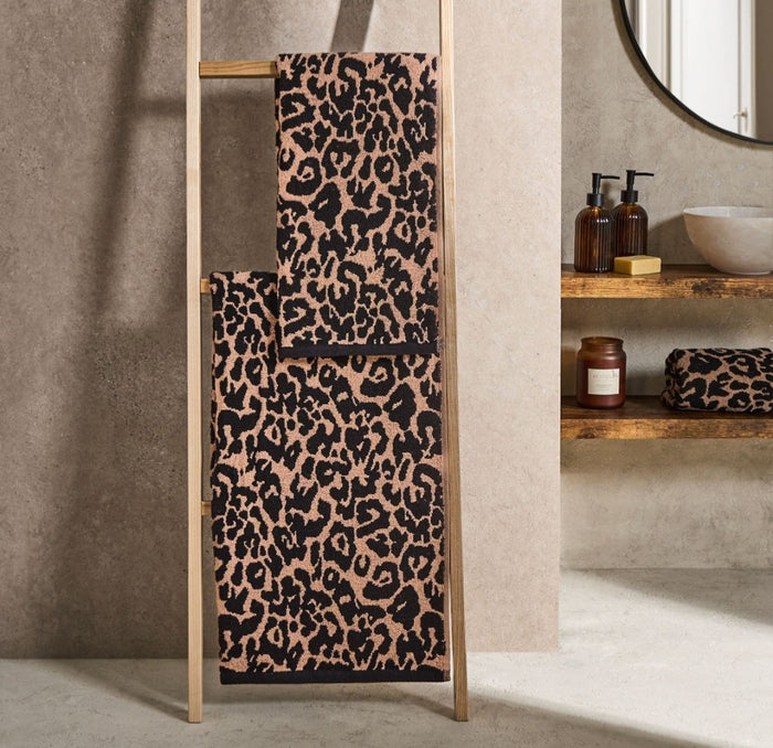 100% Cotton Jacquard Leopard Towel - Natural 🇬🇧