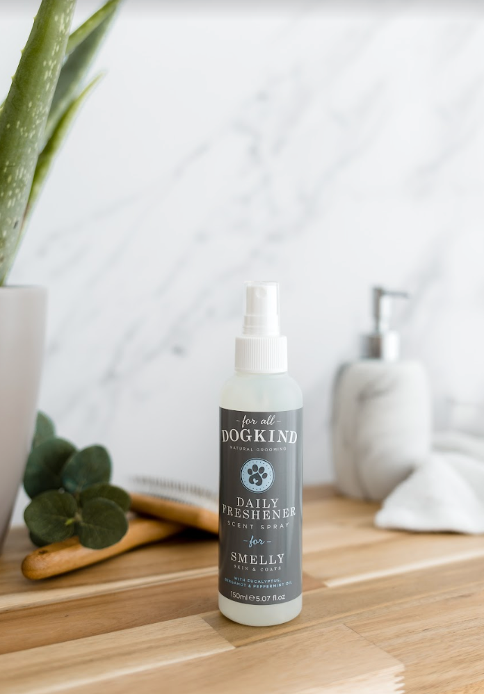 DAILY FRESHENER SCENT SPRAY FOR SMELLY SKIN & COATS - TRADE