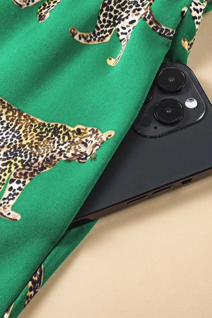 Green Cheetah Print Short Sleeve Shirt and Pants Pajama Set 🇨🇳