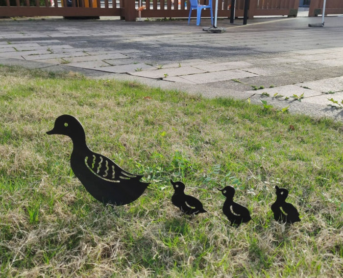 New Garden Decoration Iron Duck Family Grass Garden Decoration Metal Hollow Garden Decoration 🇨🇳