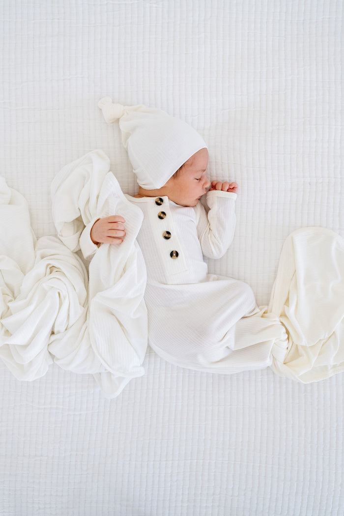 Wren Ribbed Newborn Hat Bundle (Gown)