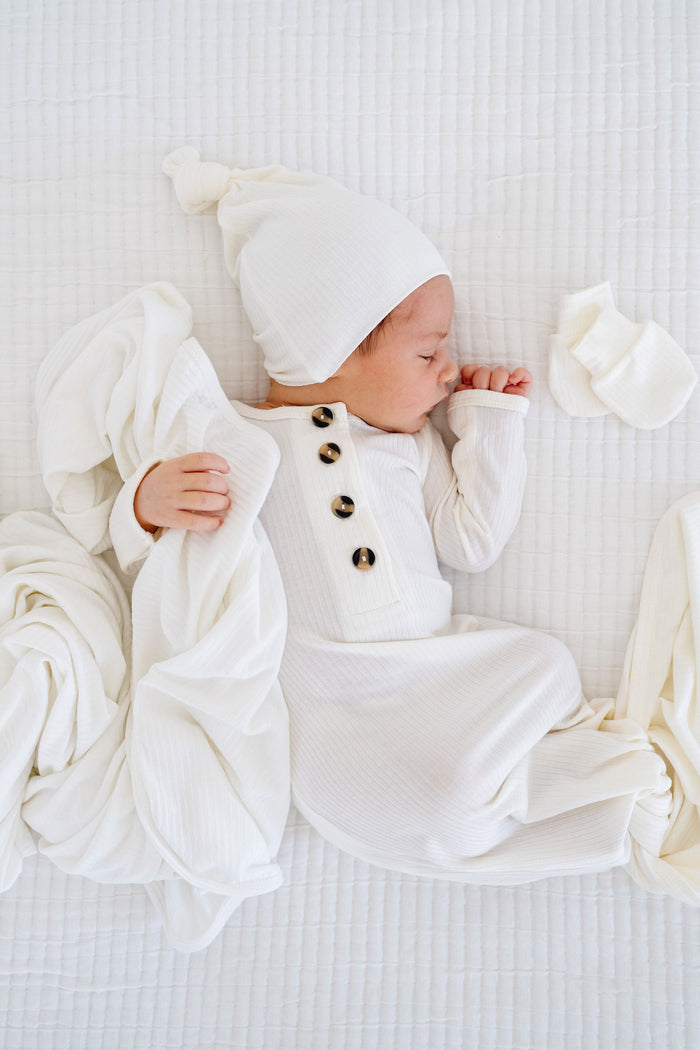 Wren Ribbed Newborn Hat Bundle (Gown)